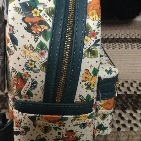 Loungefly Lion King back pack - Picture 6 of 11
